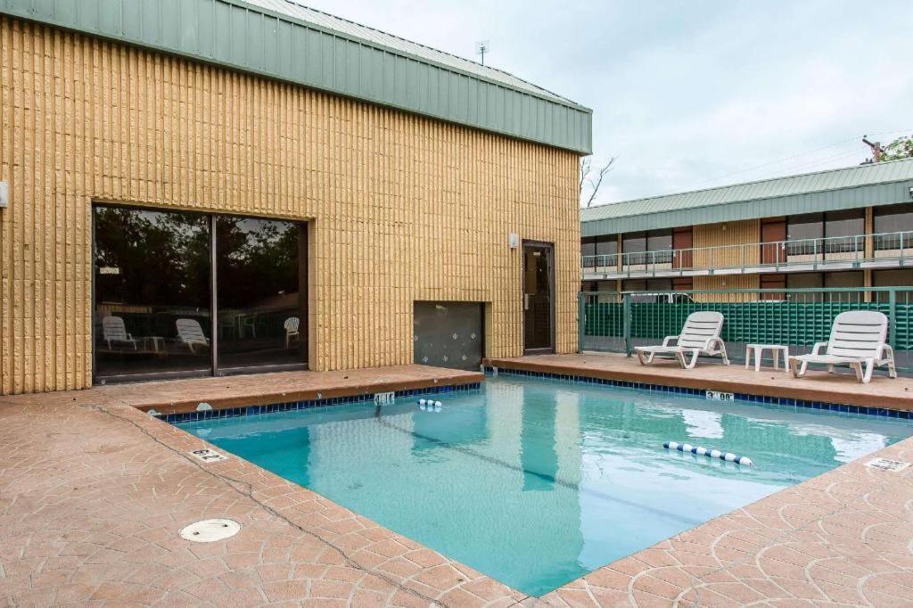 Rodeway Inn Lawton Ngoại thất bức ảnh
