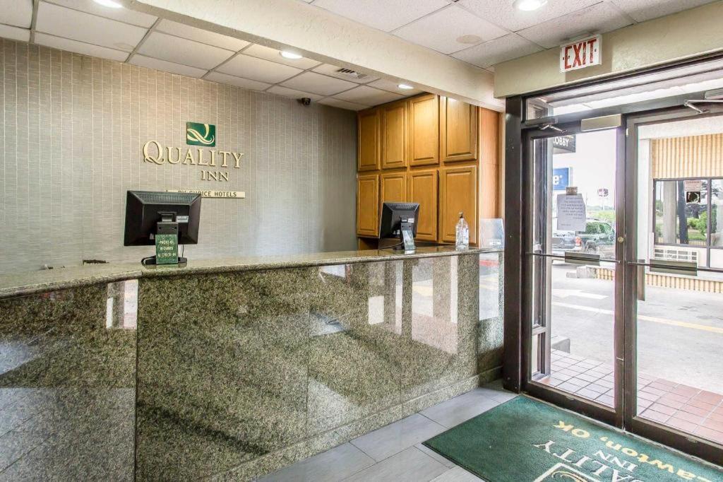 Rodeway Inn Lawton Ngoại thất bức ảnh